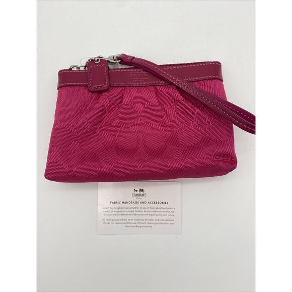 Fuchsia Pink New COACH Wristlet - Picture 1 of 6